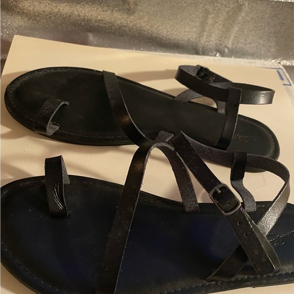 Black Sandals size 7.5 - Picture 4 of 4